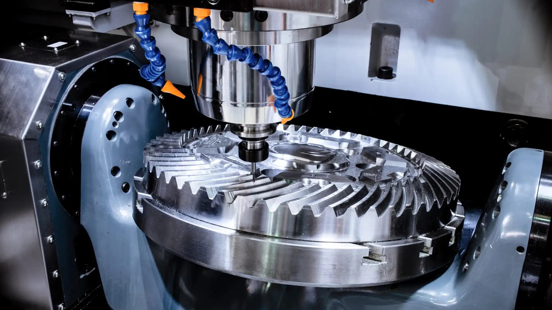 Precision CNC milled aluminum enclosures and steel brackets in a Huade milling workshop