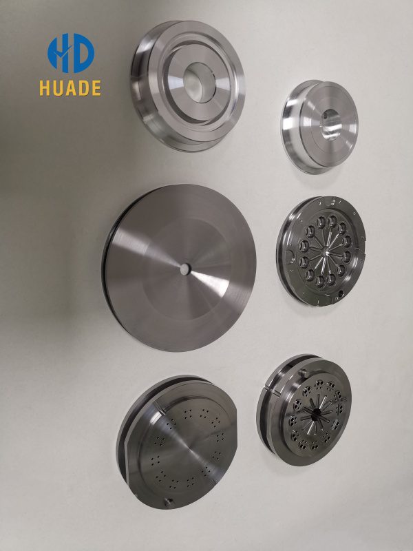 Custom CNC molds with high precision for plastic and metal parts manufacturing