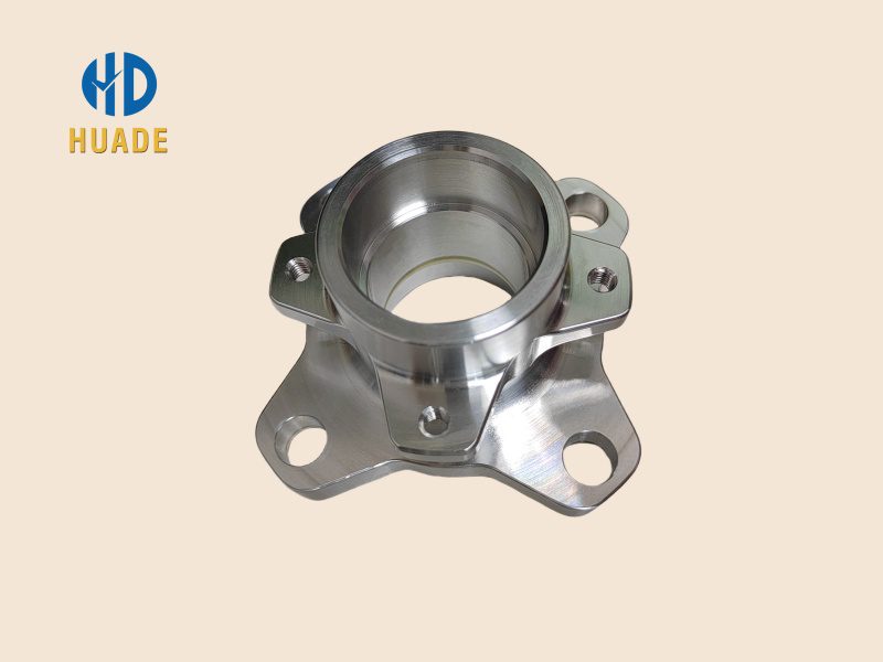 Carcaça de válvula usinada em CNC sob medida em aço inoxidável para automação industrial.