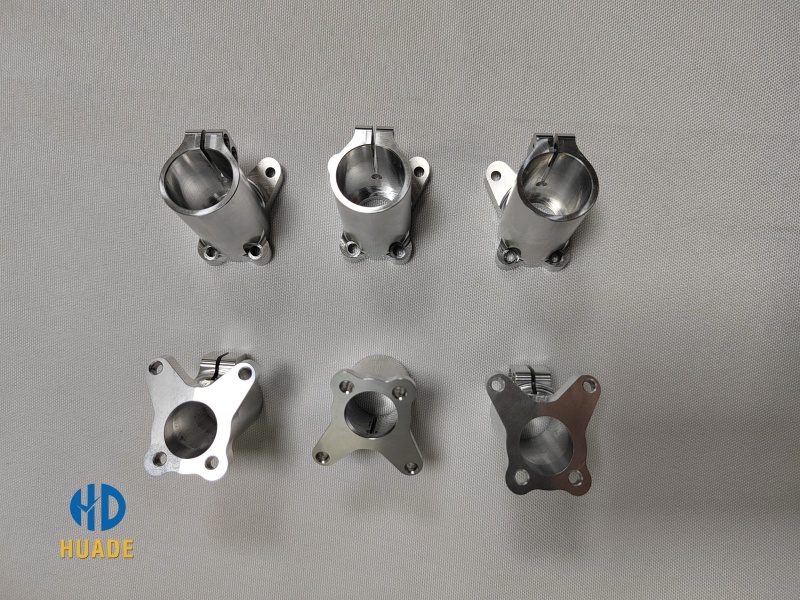 Peças de robô usinadas em alumínio CNC, incluindo alojamentos de juntas e componentes estruturais.