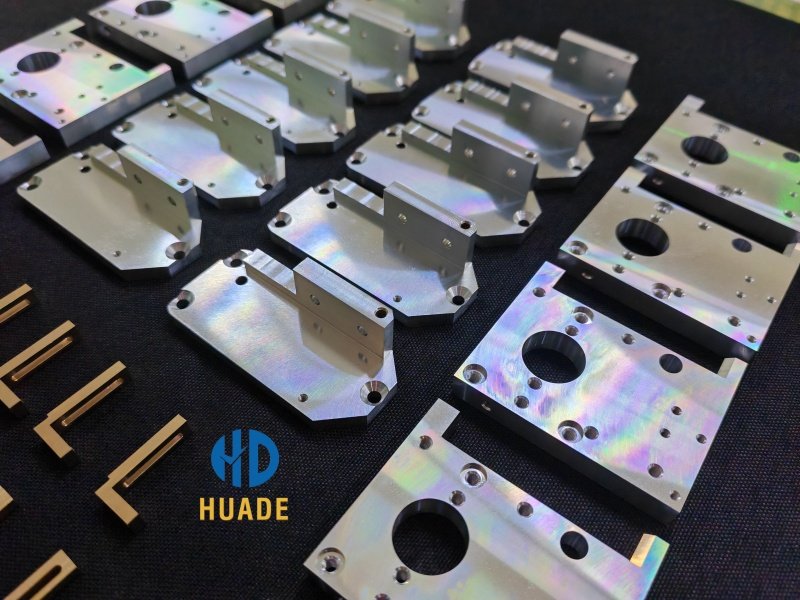 微信图片_20241227154113_副本 Close-up of the CNC automotive parts after CNC honing and deburring, showcasing a smooth, precise finish.