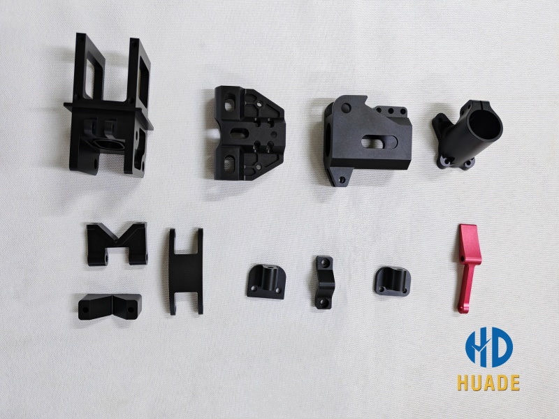 peças de drones aeroespaciais Uma complexa carcaça de titânio para sensor aeroespacial, uma peça personalizada torneada em CNC e fabricada em uma máquina de fresagem e torneamento de 5 eixos pela Huade Precision, uma empresa líder em torneamento CNC na China.