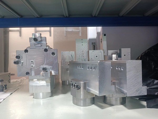 5 axis CNC workholding dovetail fixture for full access machining